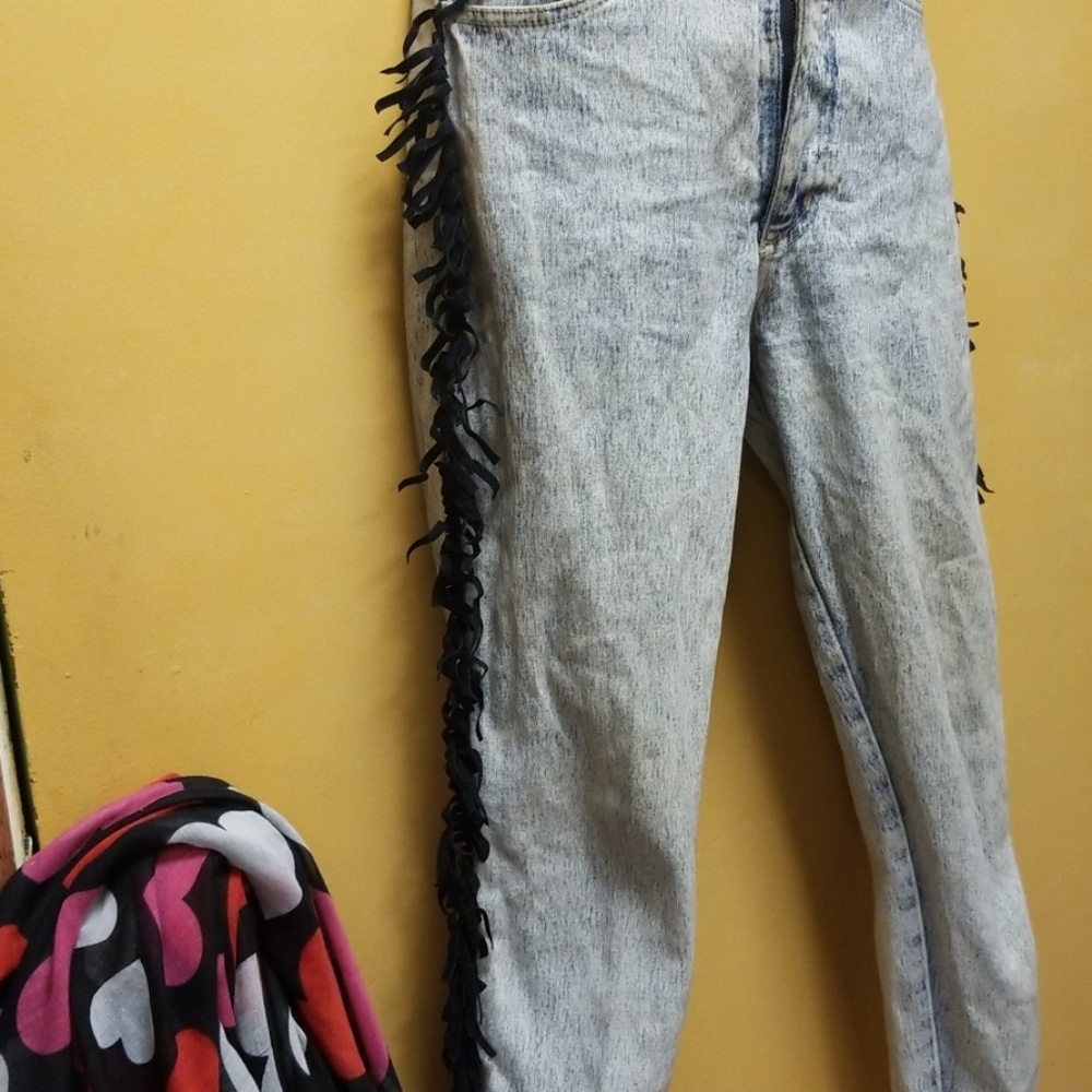 Jeans with fringes on each side - Picture 3 of 7